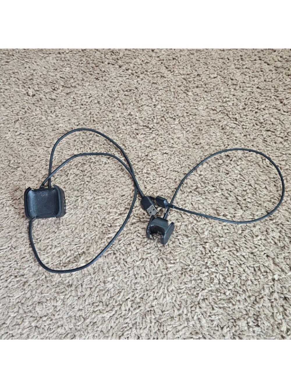 READ Lot of 5 Fitbit Watches & Samsung Watch + 29 Bands and Chargers Untested - Picture 12 of 12